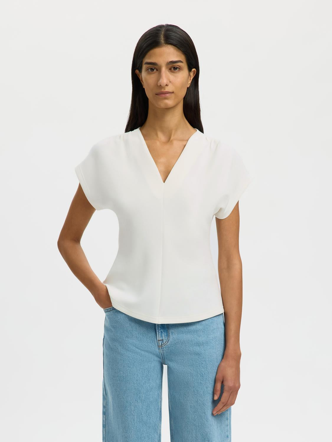 model_shot-front